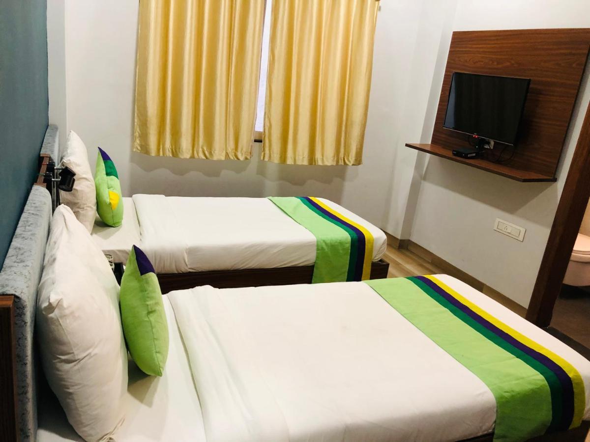 Hotel Ballfin Indore Indaur Kültér fotó